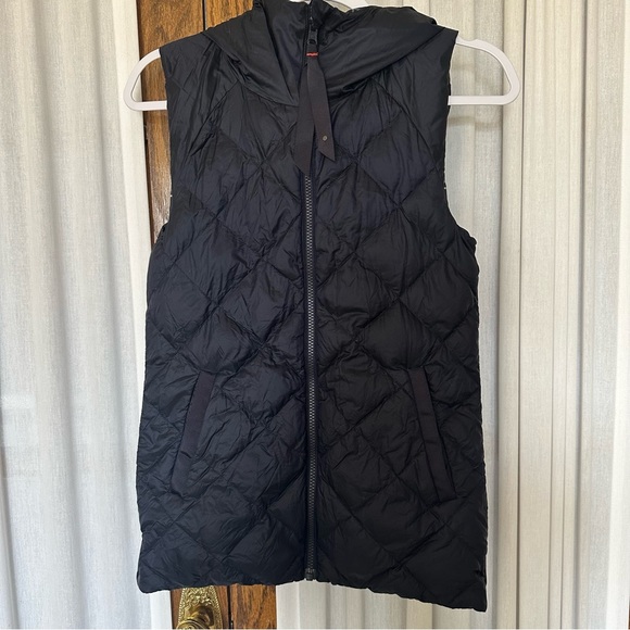 Lululemon ‘The Fluffiest Vest’ (Navy Blue/Cypress Plaid) Reversible Down Vest - Picture 2 of 16